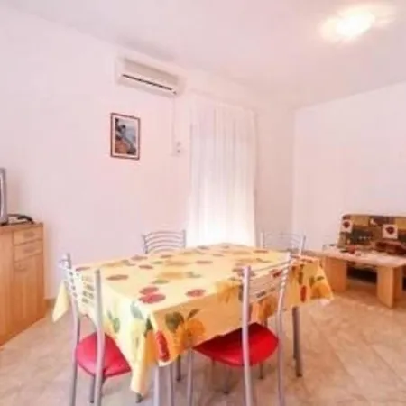 Ferienwohnung Fur 4 Personen Ca 40 Qm In Medulin, Istrien Sudkuste Von Istrien - B51988 *